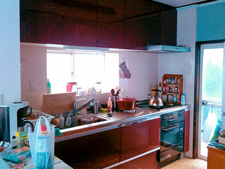キッチンリフォーム 築年数に見合った落ち着いた雰囲気のキッチン