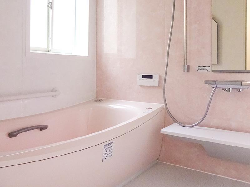 町田市のバスルームリフォーム事例 浴槽の向きを変えサイズアップした浴室