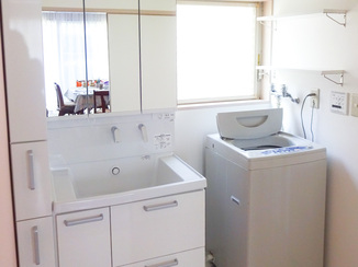 洗面リフォーム 収納力の高い洗面台でお部屋全体をすっきり