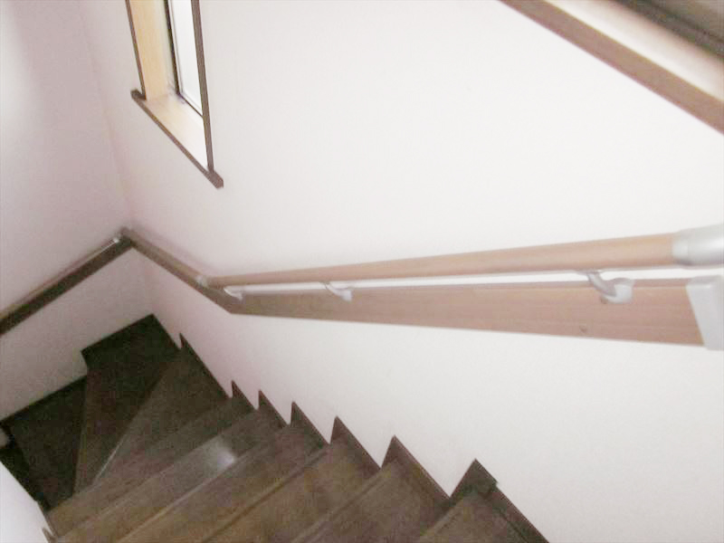 町田市の小工事事例 強度のある デザイン性に優れた手すりで階段の上り下りも安心
