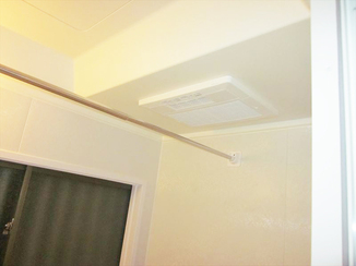 バスルームリフォーム 寒い浴室も洗濯物も、天井の浴室換気乾燥暖房機が解決